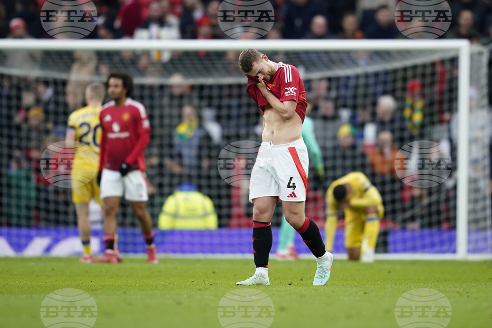 Не мениджърът, а футболистите носят вината за лошите резултати на Манчестър Юнайтед, заяви Матайс де Лихт