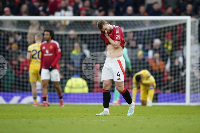 Не мениджърът, а футболистите носят вината за лошите резултати на Манчестър Юнайтед, заяви Матайс де Лихт