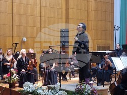 Пазарджик- диригентът Джин Бек (Корея)- "Зимни музикални вечери"