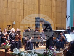 Пазарджик- диригентът Джин Бек (Корея)- "Зимни музикални вечери"