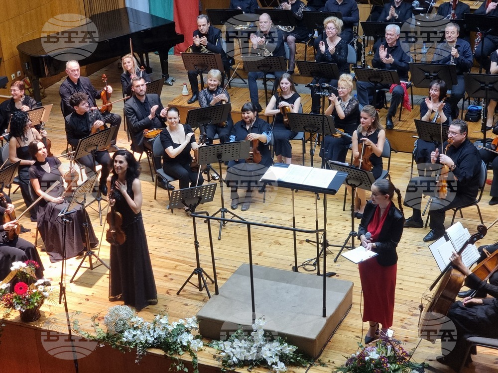 Да свиря на "Зимни музикални вечери - проф. Иван Спасов" в Пазарджик е привилегия, каза цигуларката Десислава Чолакова