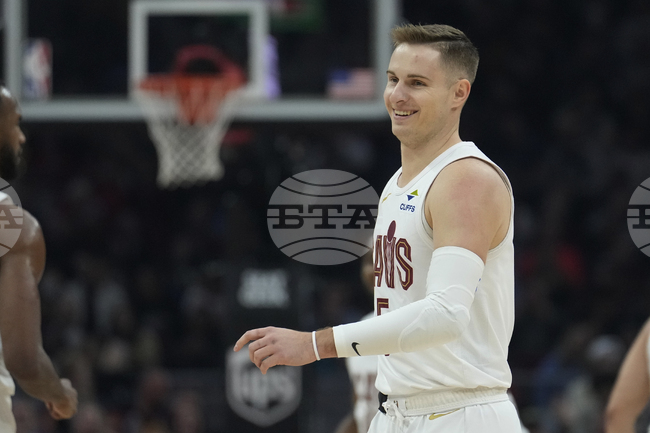 Кливланд Кавалиърс удължи договора на Сам Мерил и взе Лонзо Бол в сделка с Чикаго Булс