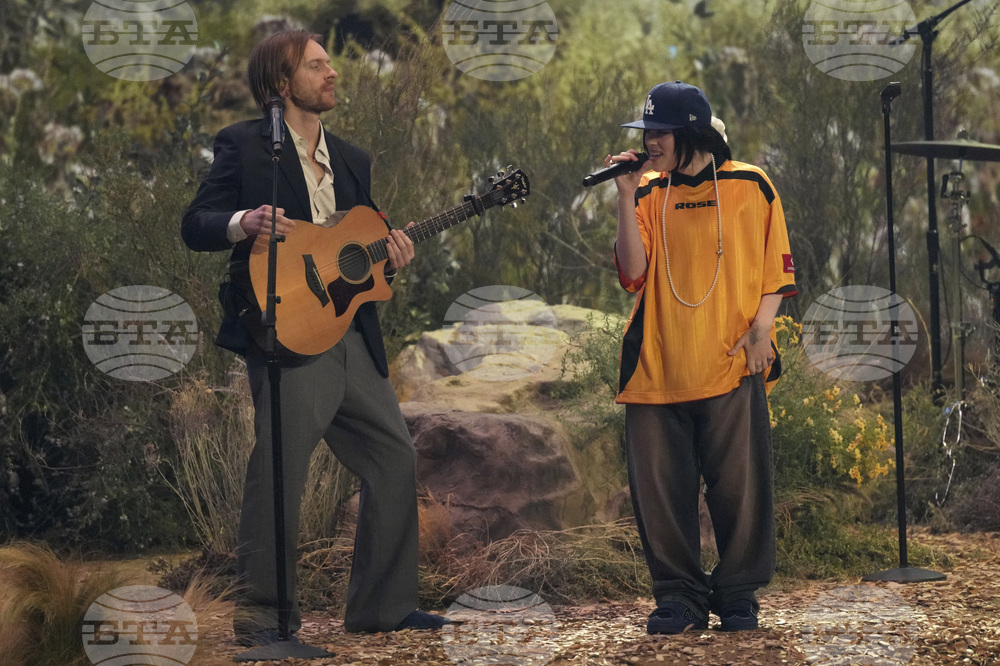 Били Айлиш и Финиъс смениха мениджмънта си