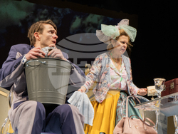 „Не забравяйте да се подпишете“ в Сатирата, снимка – Сатиричен театър