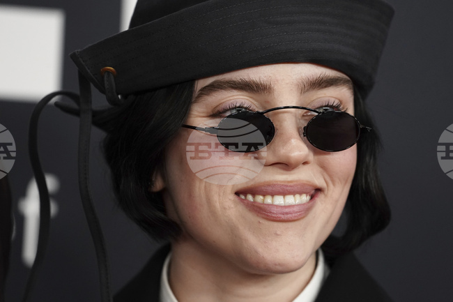 Били Айлиш работи с Джеймс Камерън по 3D проект