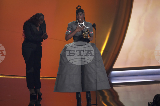 Изгряващата рапърка Доучи получи поредната си награда – „Жена на годината на „Билборд“