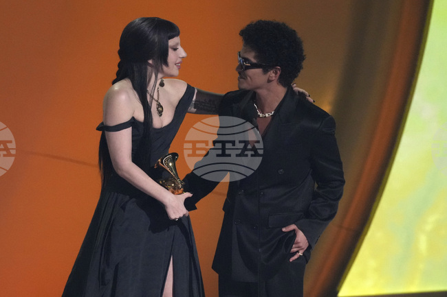 Лейди Гага и Бруно Марс оглавяват класацията на "Билборд" за сингли