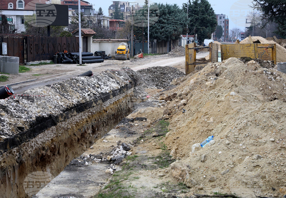 ВиК – Варна започна аварийно свързване на скъсаната от свлачище канализационна тръба в село Каменар