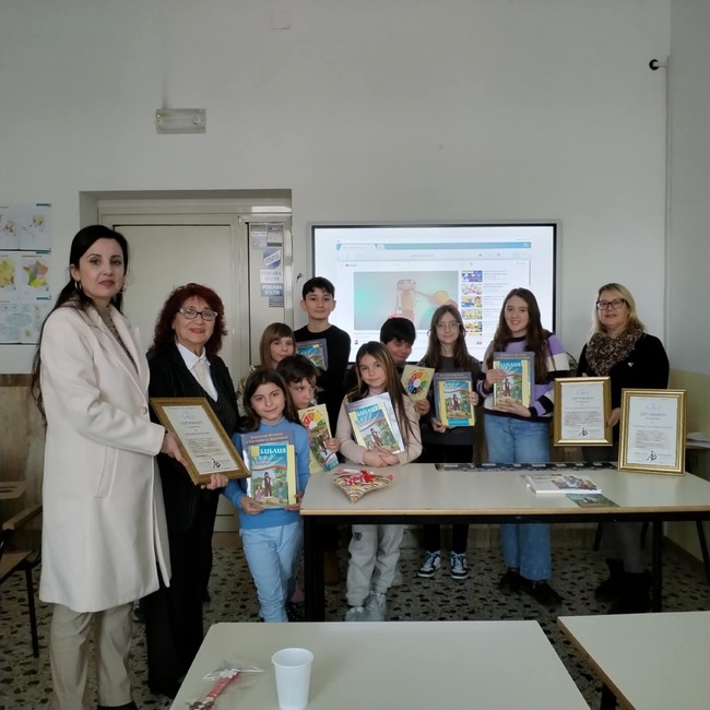 Възпитаници на училище „БулгаринА“ в Пескара, Италия, получиха като подарък „Библия за деца“ и книжки за оцветяване