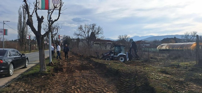 Започнаха ремонтни дейности по входната улица "Генерал Столетов" в Павел баня