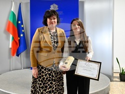 Близо 500 ученици бяха отличени в Националния фотоконкурс "В моето училище е най-хубаво". Снимка: МОН