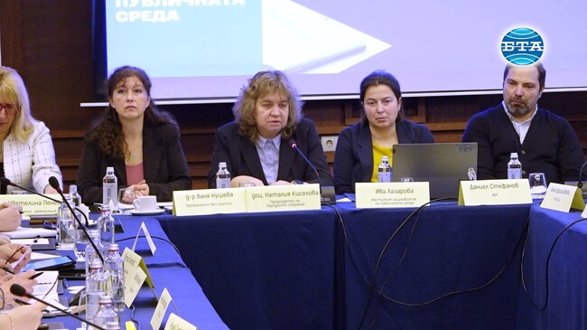 Резките промени в Изборния кодекс могат да доведат до още отдръпване на избиратели, заяви председателят на парламента Наталия Киселова