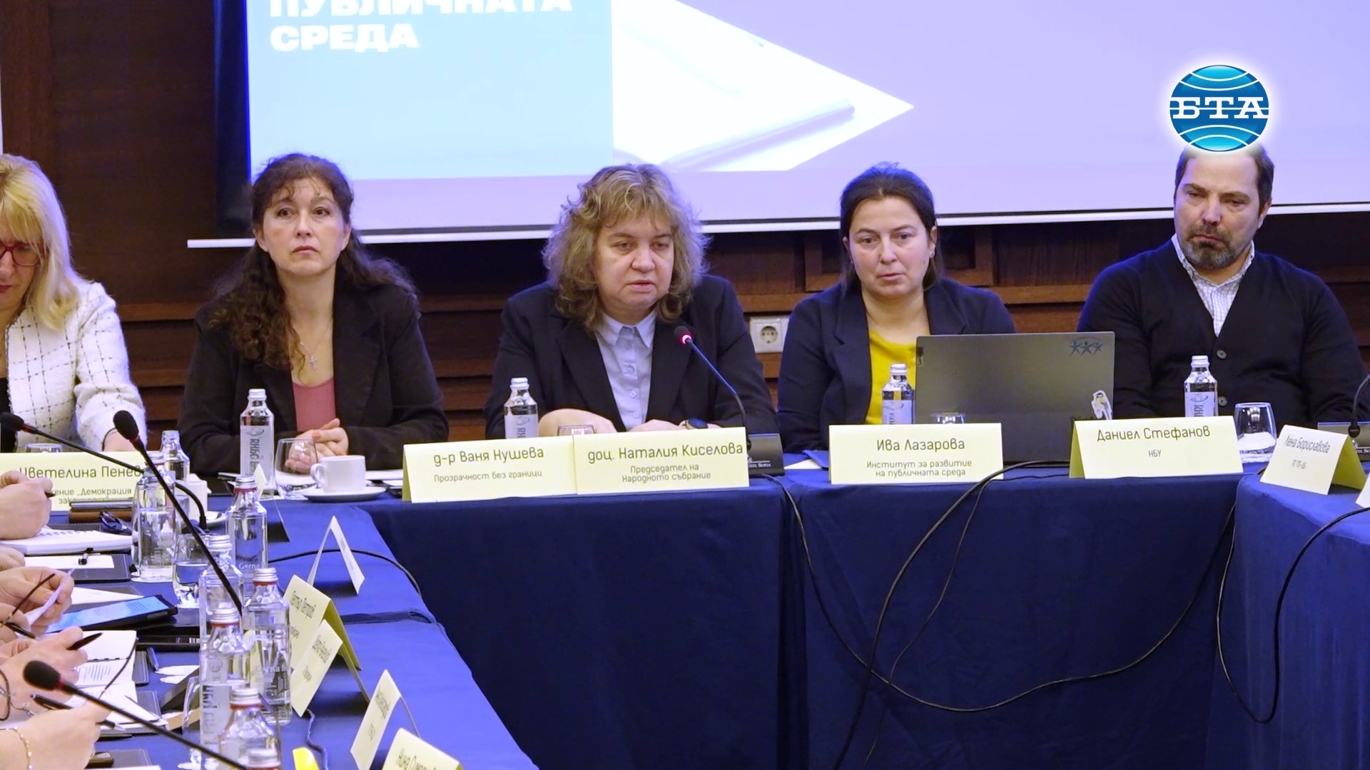 Резките промени в Изборния кодекс могат да доведат до още отдръпване на избиратели, заяви председателят на парламента Наталия Киселова