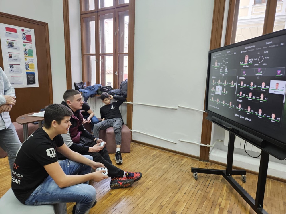 Павел Павлов стана победител в турнира по електронни спортове на Търговската гимназия в Свищов