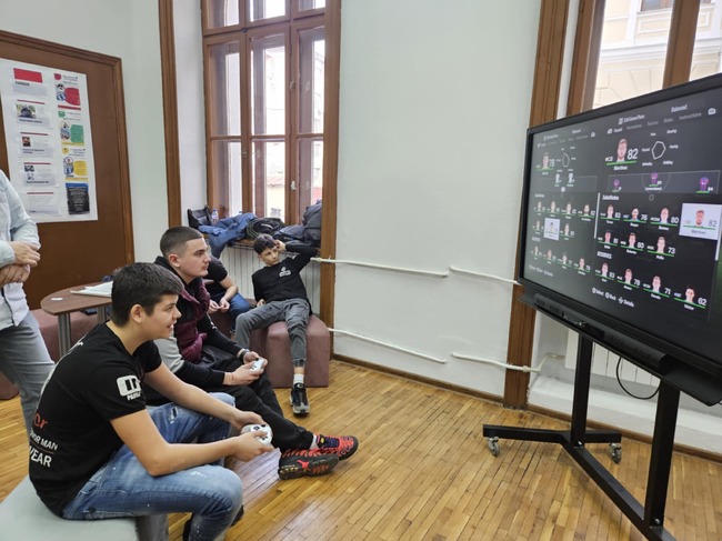 Павел Павлов стана победител в турнира по електронни спортове на Търговската гимназия в Свищов