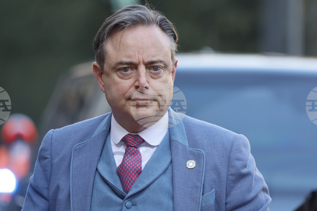 Белгия направи завой надясно, след като фламандският националист и някогашен сепаратист Барт Де Вевер стана новият ѝ премиер