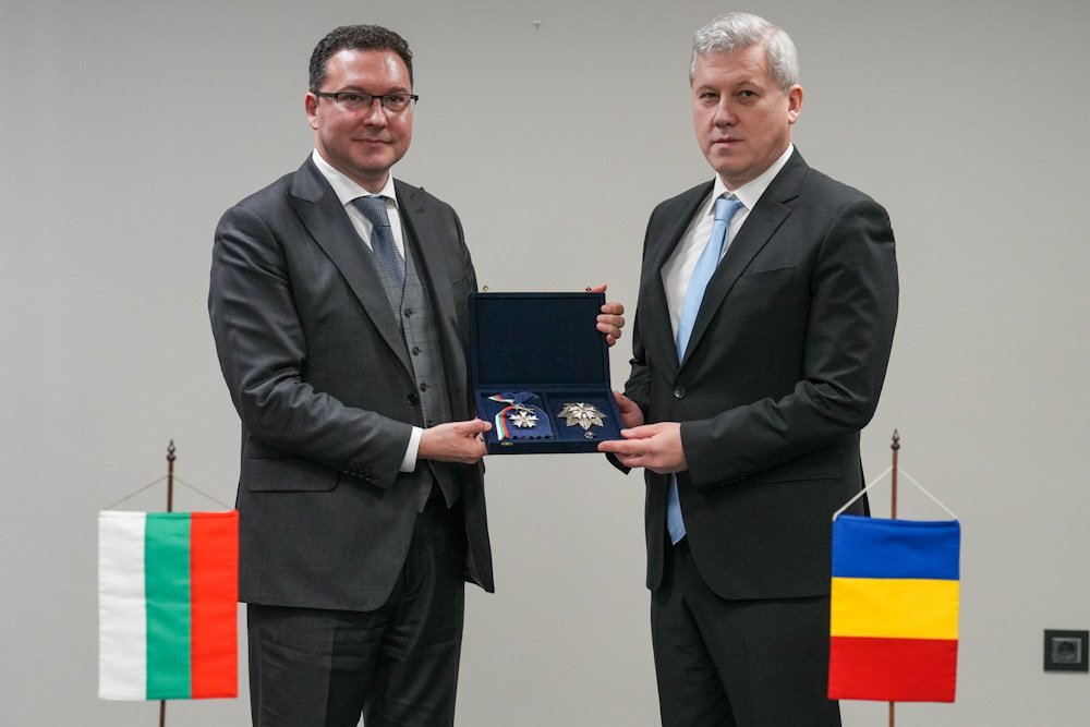 Interior Minister Mitov Awards Romanian, Hungarian Counterparts