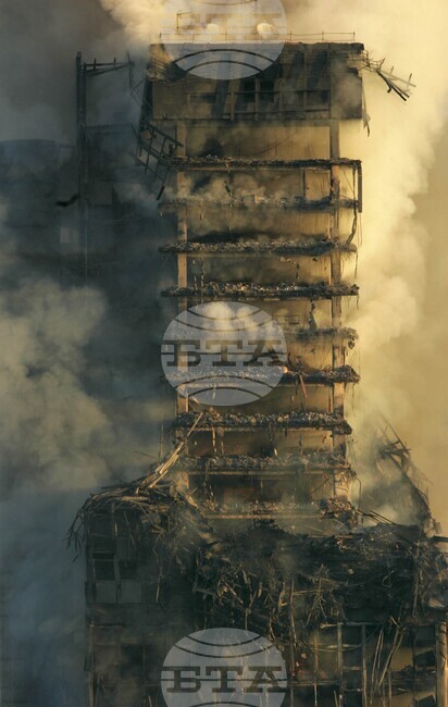 Пожар разрушава небостъргача "Уиндзор" в Мадрид на 13 февруари 2005 г. 