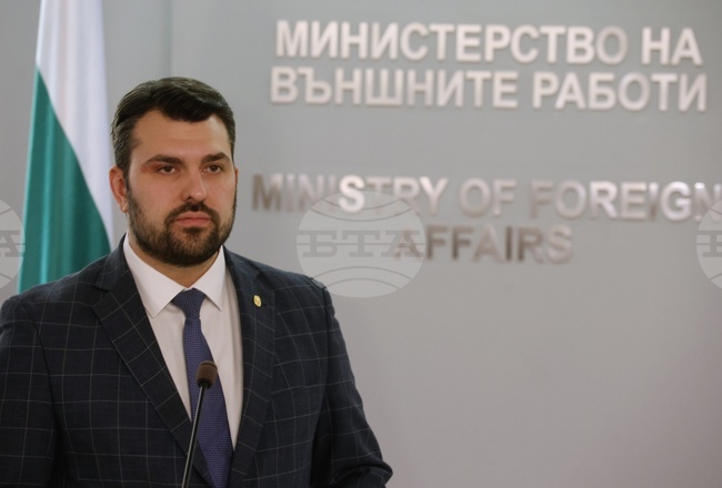Да работим неуморно за едно обединено, достойно и силно бъдеще на България, каза министърът на външните работи Георг Георгиев в Деня на Съединението