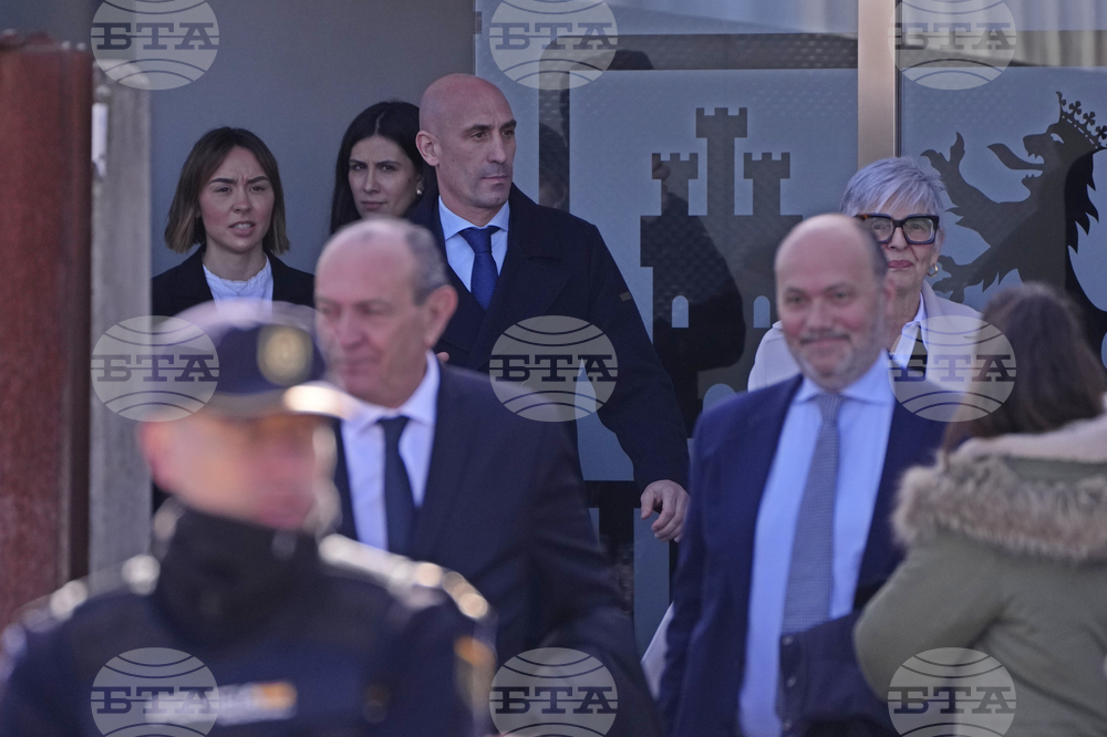 Бившият президент на испанския футбол Луис Рубиалес определи целувката на Ермосо като грешка, но настоява, че тя я променила мнението си