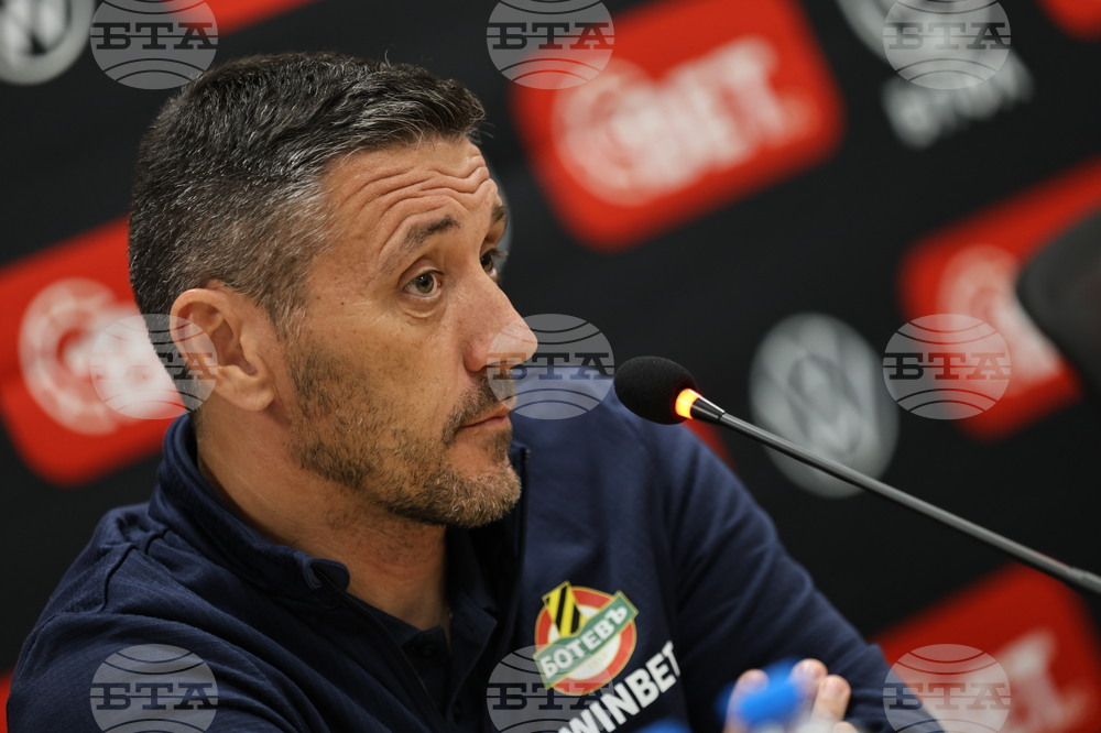 "Резултатът е реален, трябва свежа кръв в отбора", каза старши треньорът на Ботев (Пловдив) Душан Керкез след равенството с Хебър