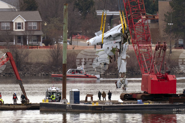 Открити са останките на всички 67 жертви на самолетната катастрофа миналата седмица във Вашингтон