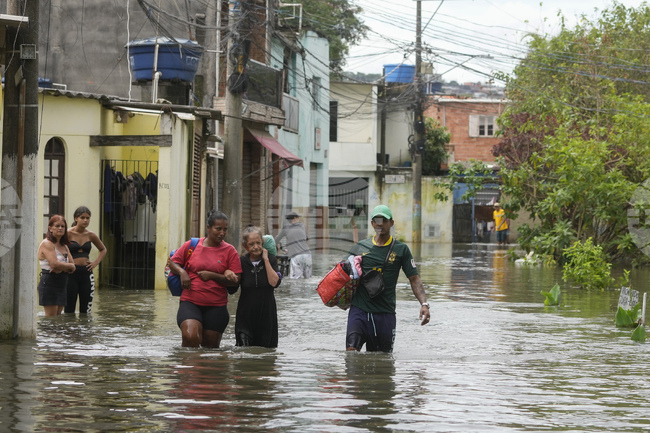 Най-малко 22 души загинаха при проливни дъждове в Югоизточна Бразилия
