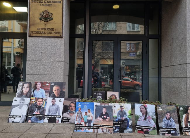 Представители на сдружение „Ангели на пътя“ разговарят с членове на Съдийската колегия на Висшия съдебен съвет