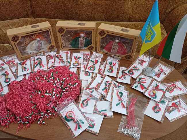 Болградската гимназия получи около 1000 ръчно изработени мартеници, изпратени от България