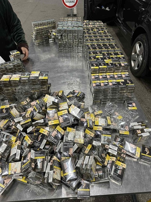 Контрабадни цигари, укрити в тайници на леки автомобили, откриха митничари на "Капитан Андреево" при пет проверки