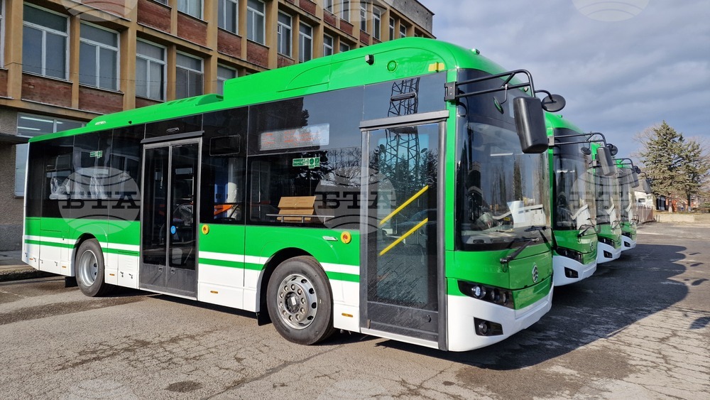 В Шумен от днес електрически автобуси се движат по линии на градския транспорт 