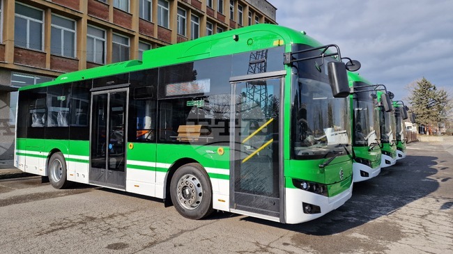 В Шумен от днес електрически автобуси се движат по линии на градския транспорт 