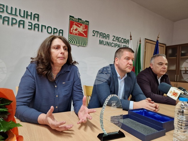 Лекоатлетката Емилия Драгиева получи почетен знак от кмета на Стара Загора