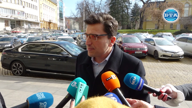 Бойко Борисов трябва да спре да се прави на „Многострадална Геновева“ и да започне да управлява, коментира Венко Сабрутев от ПП-ДБ