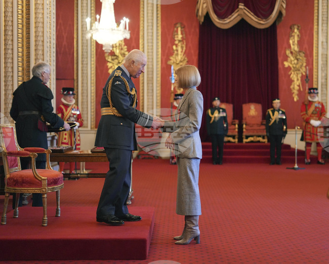 Редакторката на "Вог" Ана Уинтур беше удостоена с Орден на честта от крал Чарлз Трети