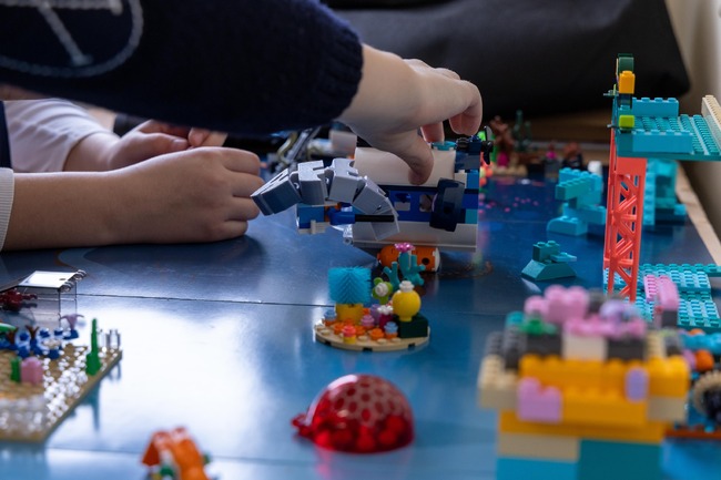 Българският посланик в Кишинев присъства при откриване на курсове по роботика в Тараклия