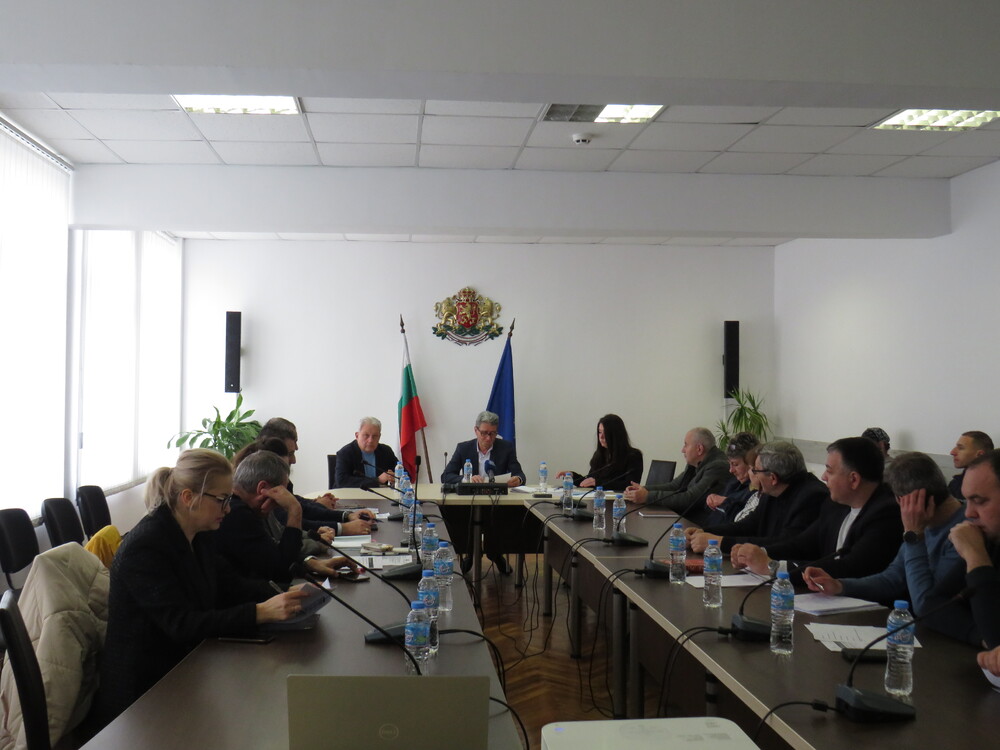 ОА Шумен: Областната комисия по безопасност на движението по пътищата прие програма за 2025 година 