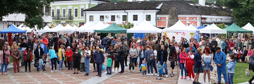 Свършиха местата за търговия за пролетния празник Цветница 2025 в Ловеч