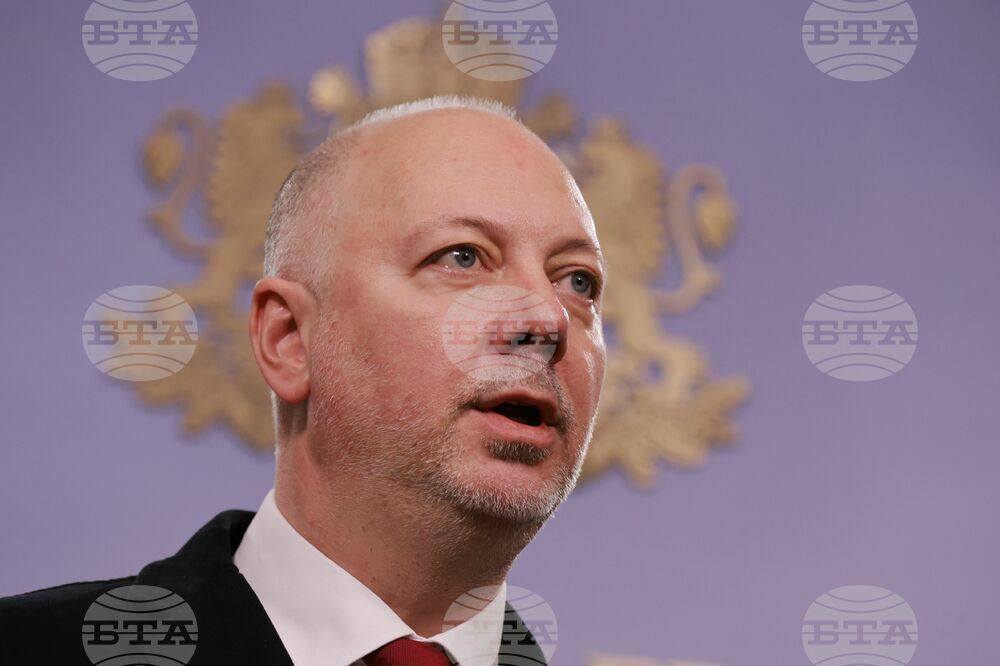 PM Zhelyazkov Meets with US Vice President Vance in Paris