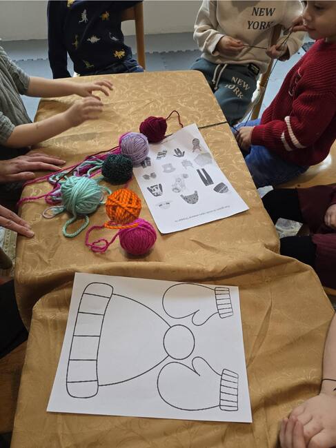 Деца от училище „Васил Левски“ в Хага учиха за преждата и нейните приложения