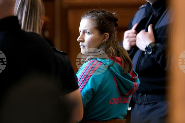 Съдът задържа за постоянно в ареста майката, обвинена за убийството на двете си деца във Вакарел