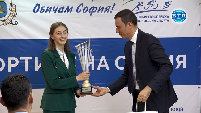 Олимпийската вицешампионка по художествена гимнастика Боряна Калейн беше наградена за "Спортист на София" за 2024 година