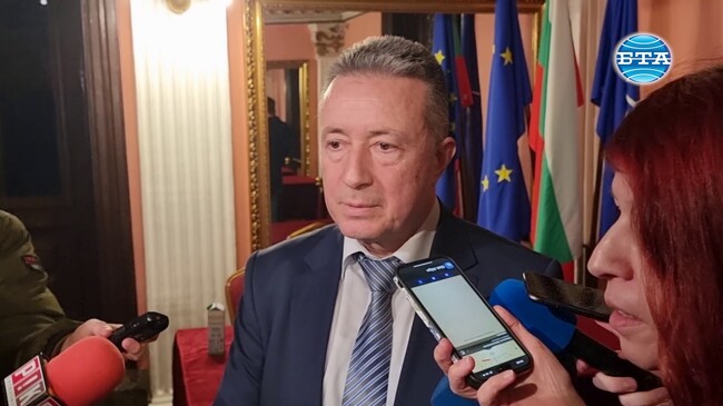 КС не е давал становище по въпроса за определянето на Десислава Атанасова за представител на България във Венецианската комисия, каза съдия Янаки Стоилов