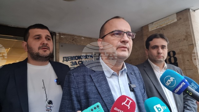 Министърът на икономиката да извика управителя на "Лукойл" Румен Спецов заради цените на горивата, поискаха от „Демократична България“