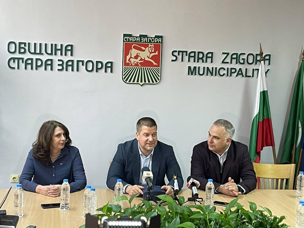 Община Стара Загора: Кметът Живко Тодоров удостои с почетен знак лекоатлетката Емилия Драгиева по повод нейния 60-годишен юбилей