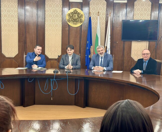 Община Русе: Подкрепата за културните институции в Русе бе тема на среща между кмета и министъра на културата