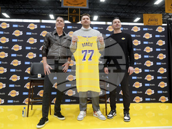 Lakers Doncic Basketball