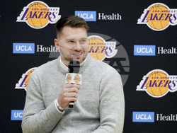 Lakers Doncic Basketball