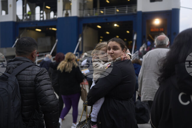 Гърция спешно ще изгради пристанище за евакуация на Санторини
