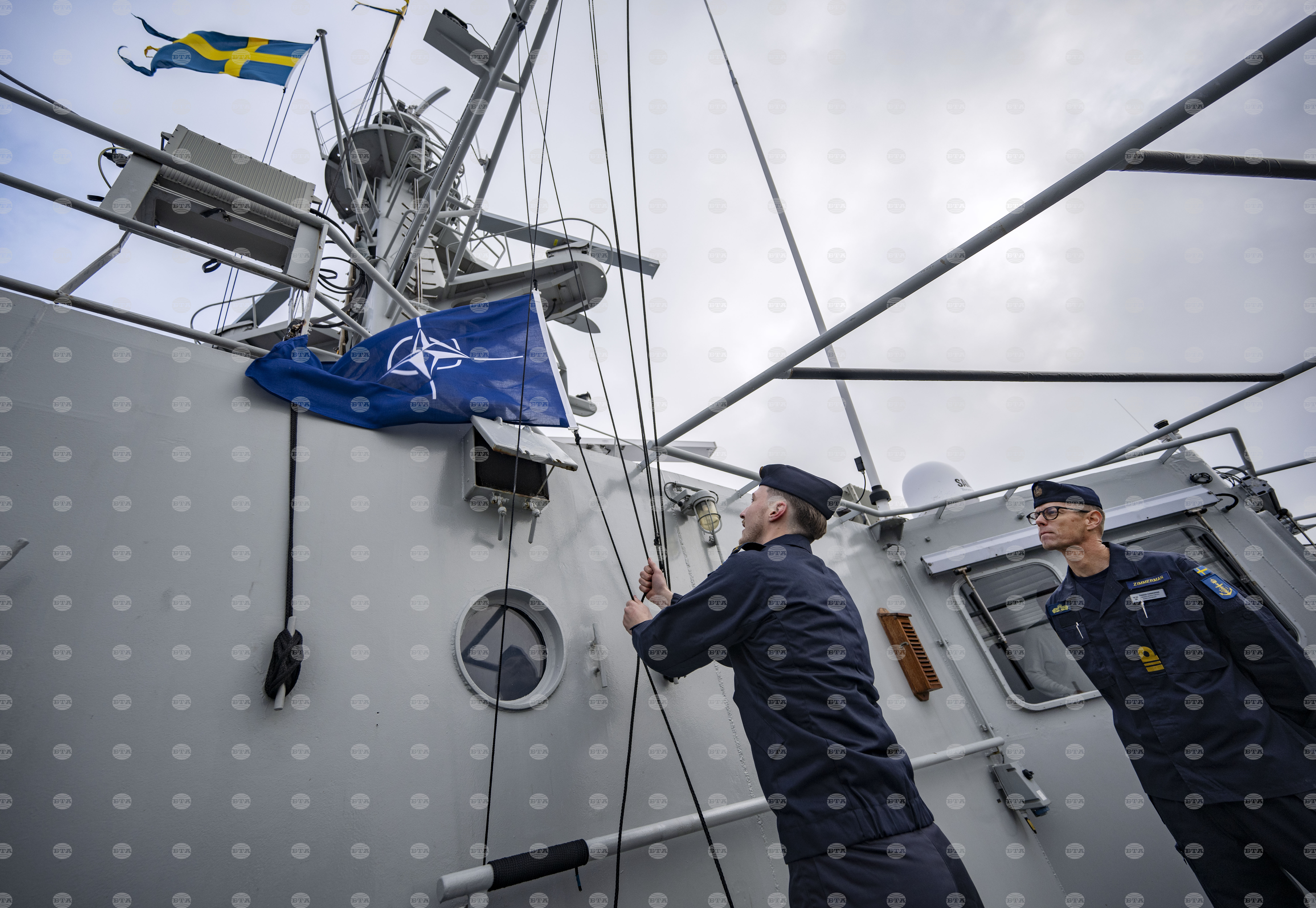 Шведски митничари проверяват санкциониран от ЕС руски кораб, акостирал в шведски води заради повреда